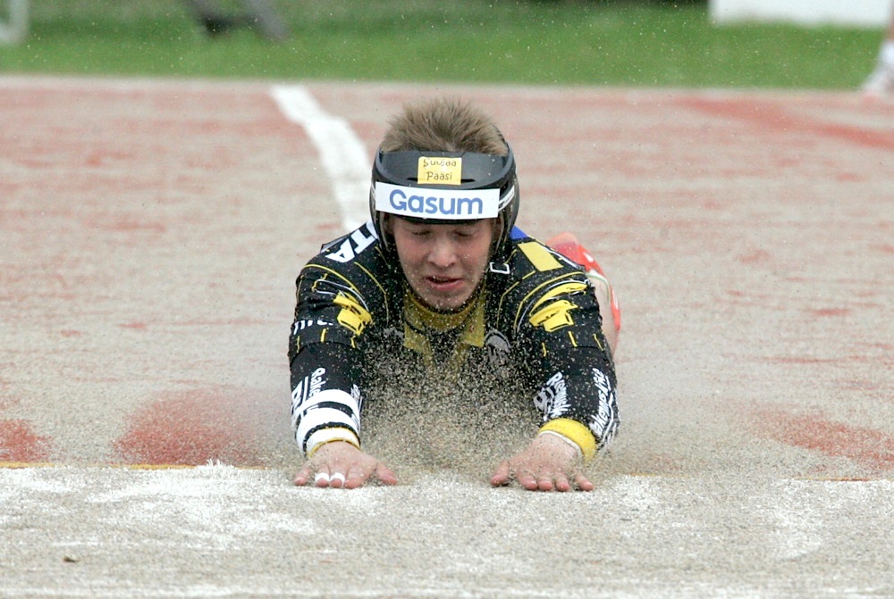 Joni Rytkönen (KPL) syöksyy