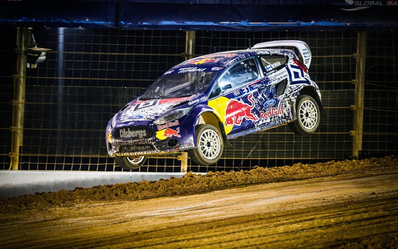 Joni Wimanin Ford Fiesta hyppää
