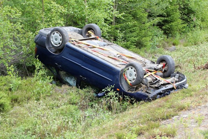 Auto_ojassa_katollaan_Vimpelissä_