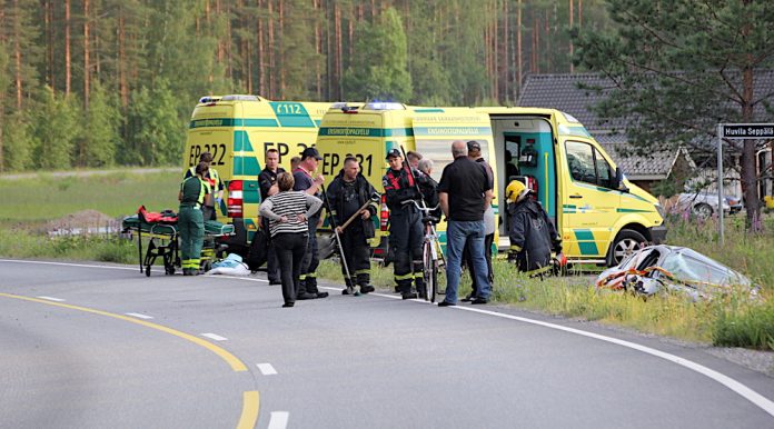 Auto ojassa Menkijärvi100719_3