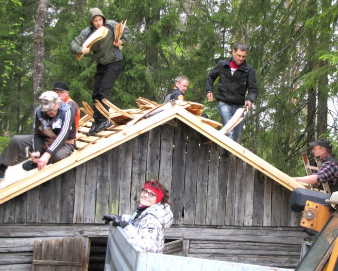 Pärekattotalkoot Töysässä
