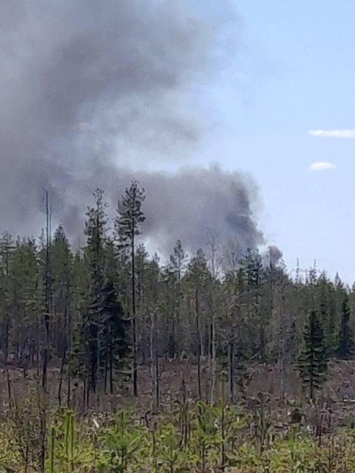 Hetesuolta nousee sankka savu
