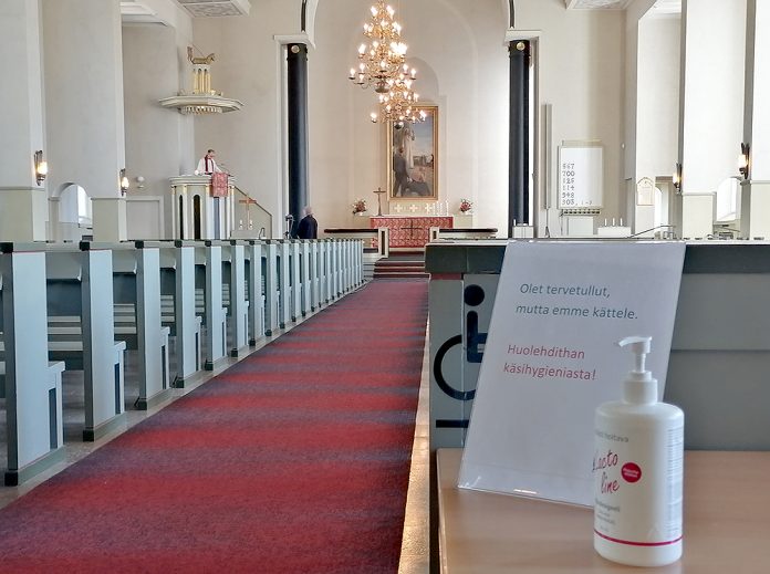 koronarajoituskirkossa_