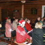 Rajalahden talomuseossa tunnelmallinen yhteislaulutilaisuus vanhojen joululaulujen merkeissä