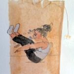 Soinin kirjastossa Eeva-Riitta Turpelan teepussitaidekortteja.