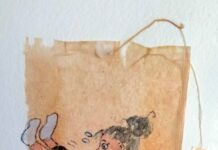 Soinin kirjastossa Eeva-Riitta Turpelan teepussitaidekortteja.